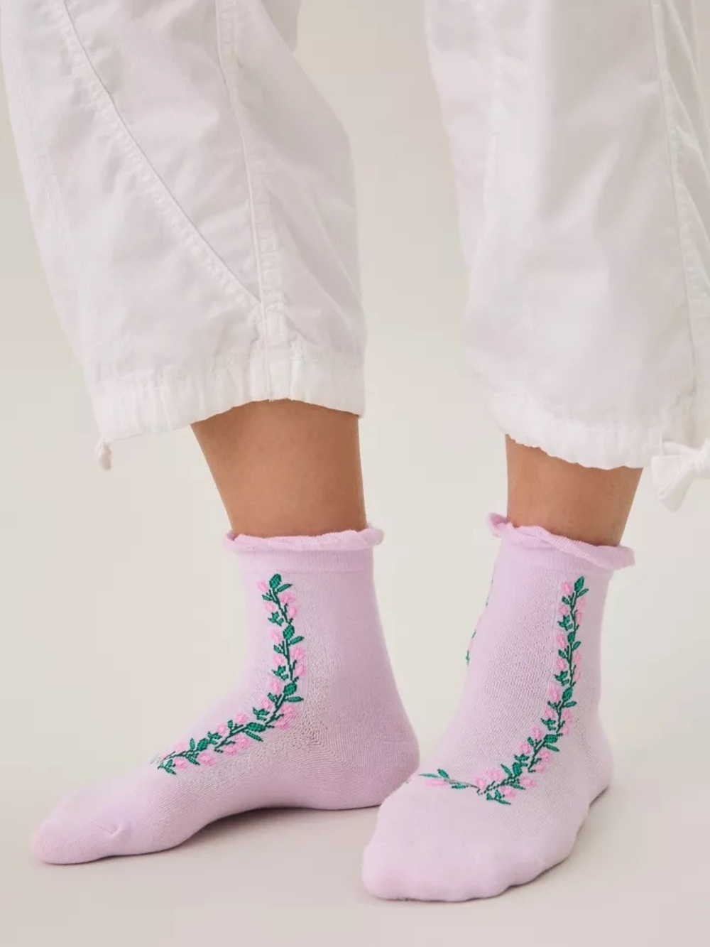 Urban Outfitters Embroidered Flower Chain Lettuce Edge Socks 2 Pairs